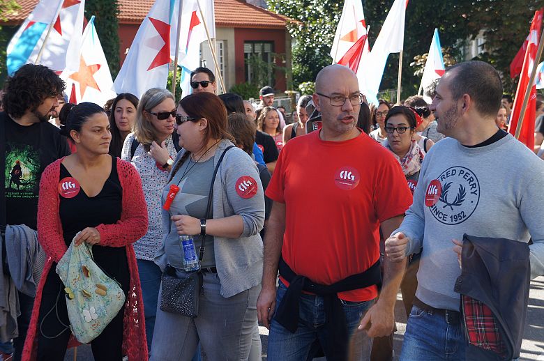 2016 10 06 ManifaFolgaConveniosCentrosChamadasVigo03.JPG